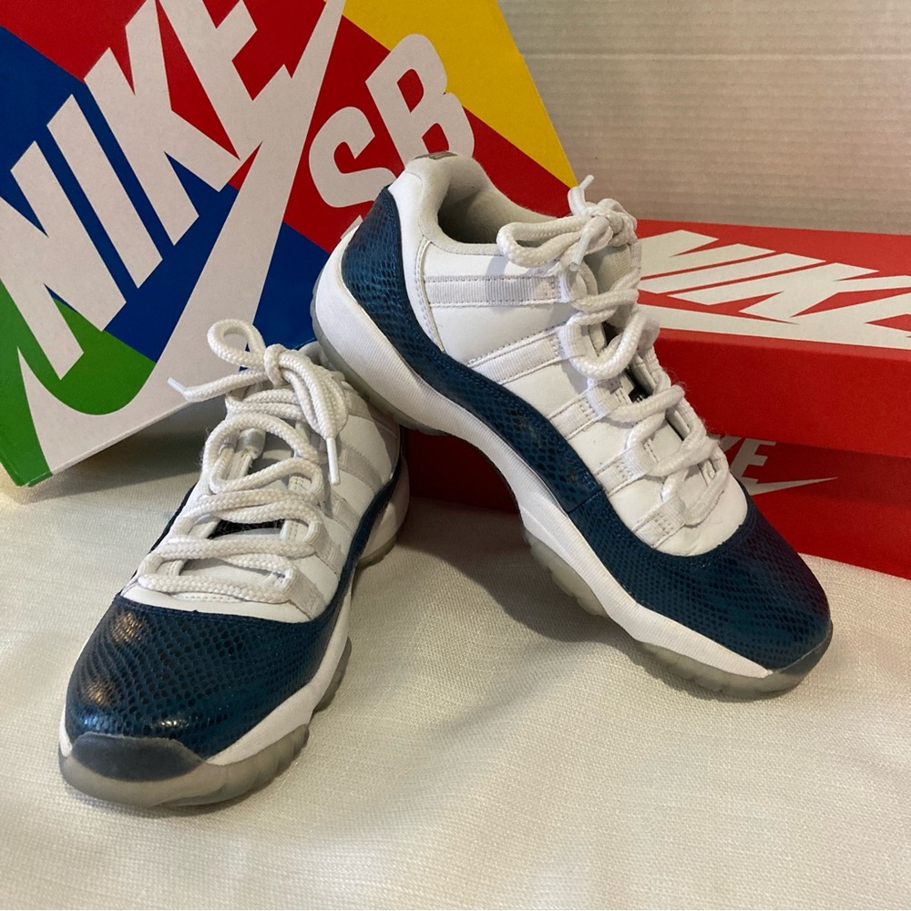 Nike Air Jordan 11, Retro Low, Snakeskin, White/Blk/Navy, Size 6Y, Unisex, EUC